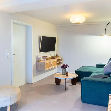 Haus Shiralee - Warnemuende Apartment *